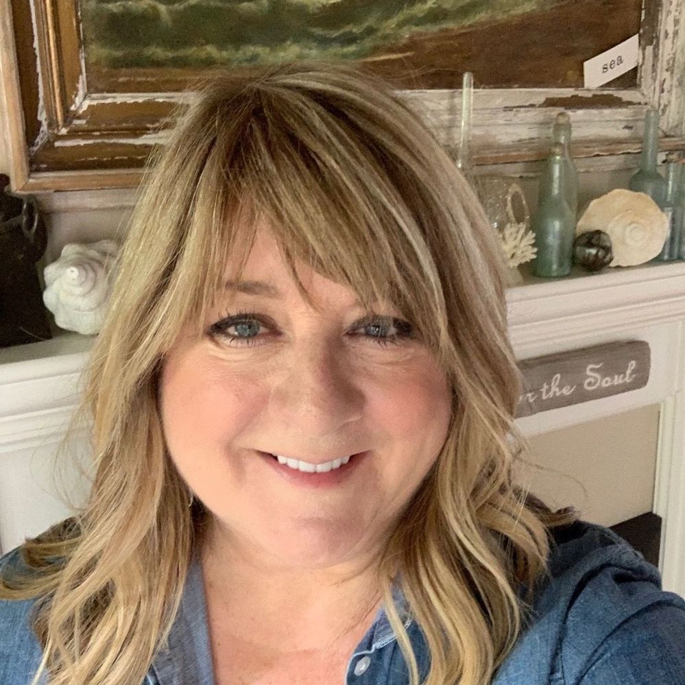 Cheri Headshot 2.jpg